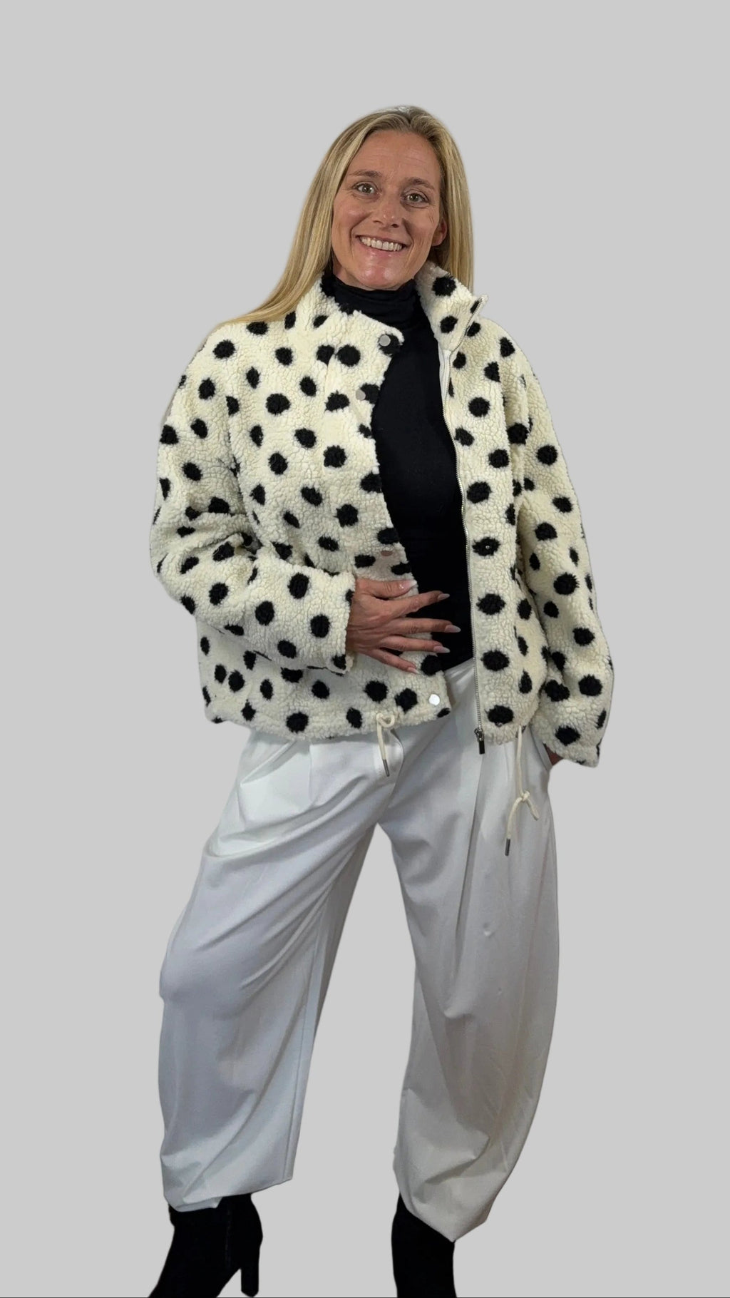 "FLOCKI" – kuschelige Teddyjacke mit Punkten