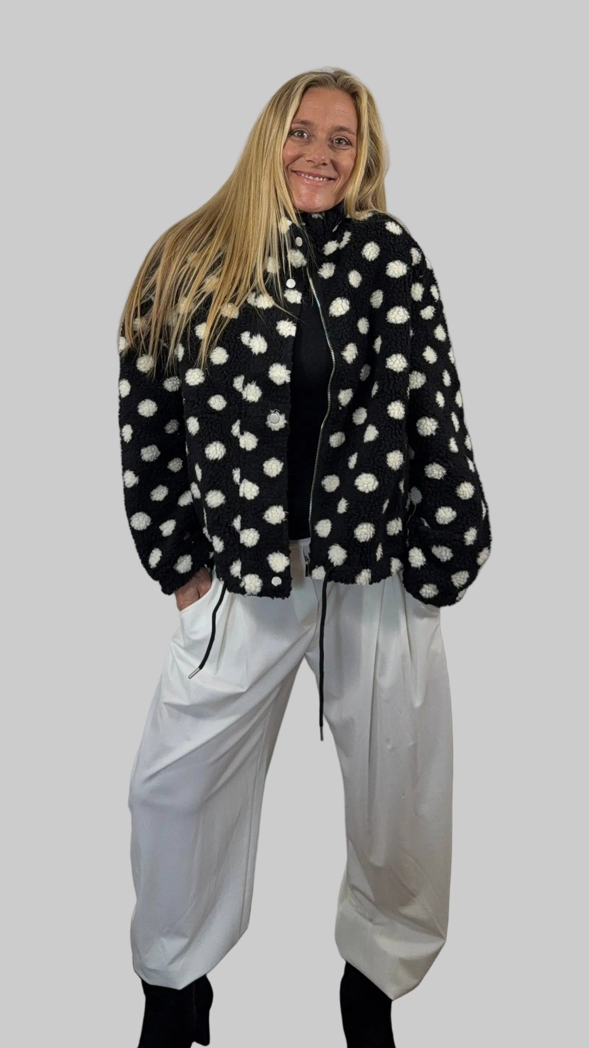 "FLOCKI" – kuschelige Teddyjacke mit Punkten